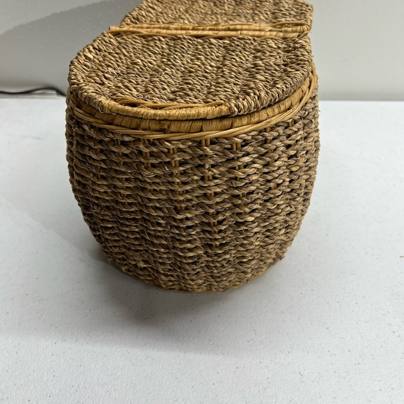 Vintage Double Lid Sewing Basket Woven Wicker Beautiful Condition - Picture 9 of 16